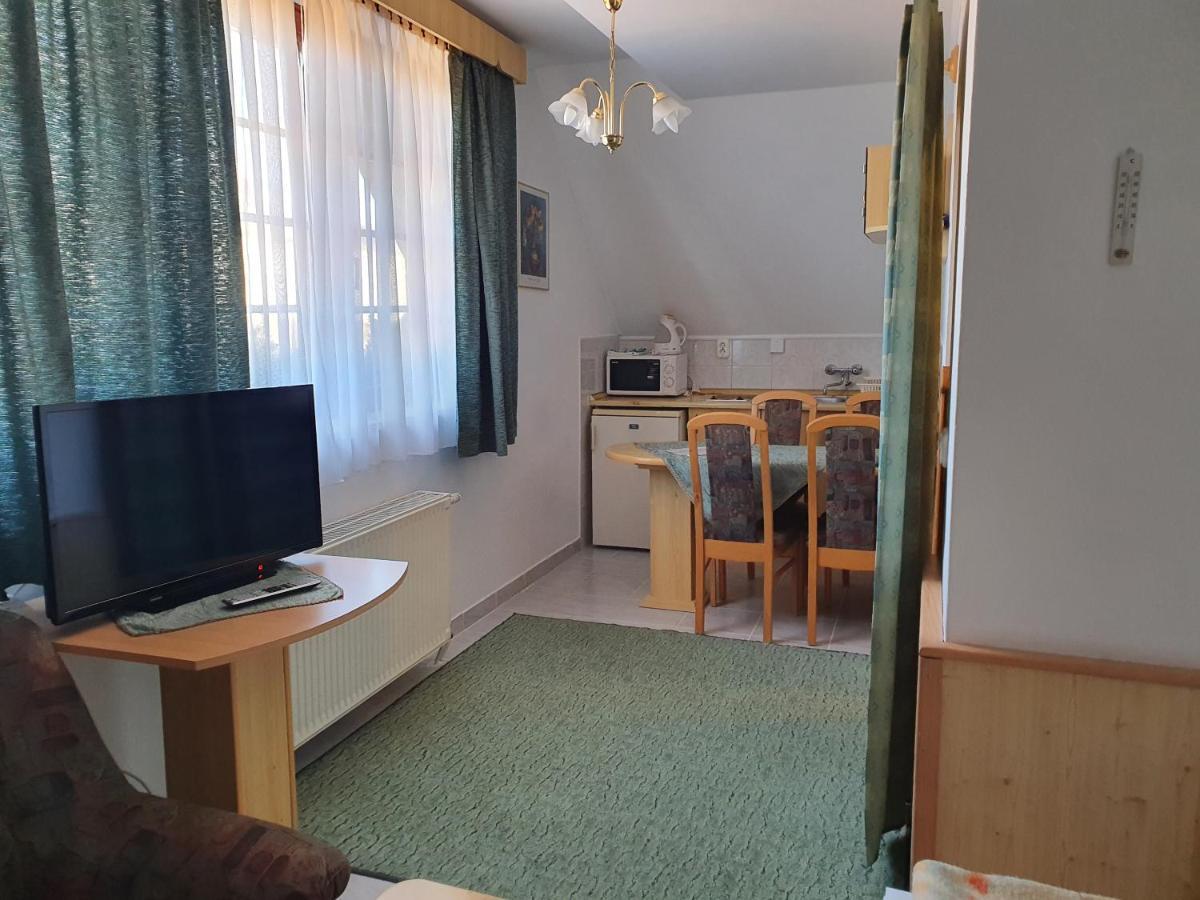 Gala Panzio Hotel Simontornya Luaran gambar