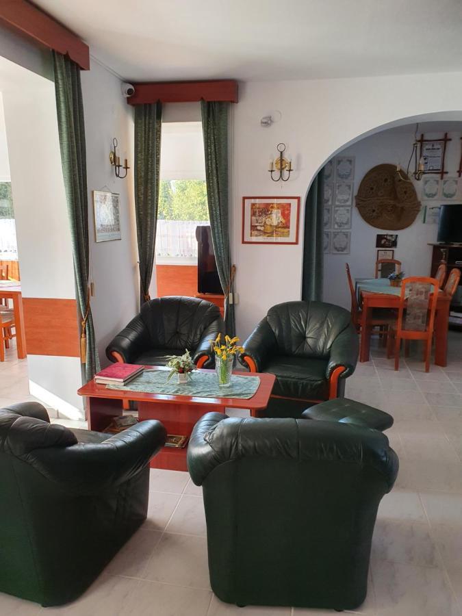 Gala Panzio Hotel Simontornya Luaran gambar